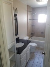 304 W Earl Way in Hanford, CA - Building Photo - Building Photo