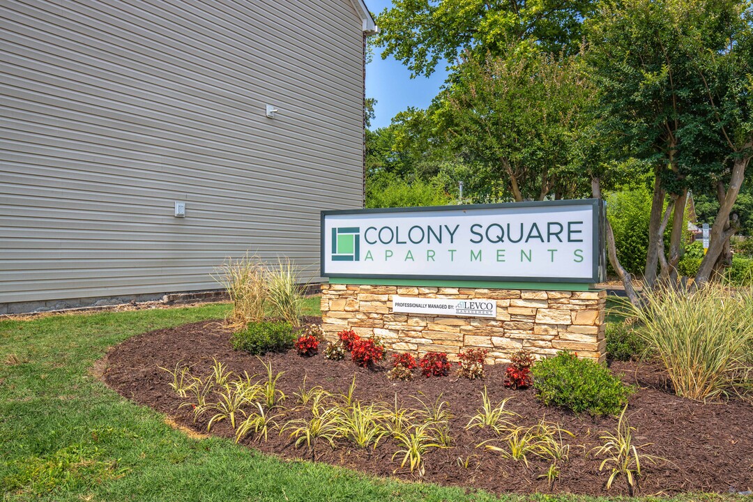 Colony Square Apartments in Newport News, VA - Foto de edificio