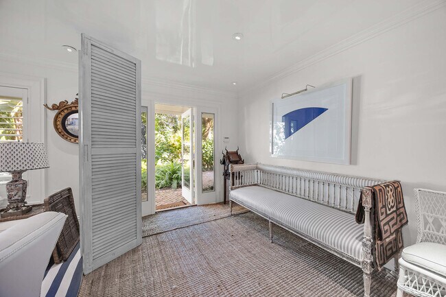 295 6th St N in Naples, FL - Foto de edificio - Building Photo