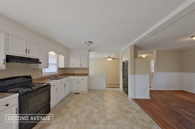 6047 Lexington Dr in Hope Mills, NC - Building Photo - Building Photo