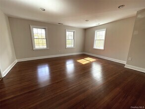 130 Old Mt Kisco Rd in Armonk, NY - Foto de edificio - Building Photo
