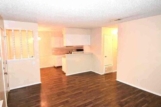 3321 Dolphin Dr in Austin, TX - Building Photo - Building Photo