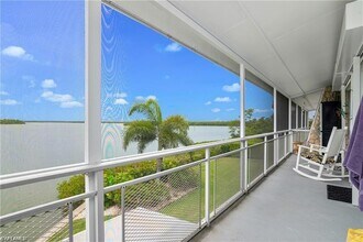 330 Kon Tiki Dr in Naples, FL - Foto de edificio - Building Photo