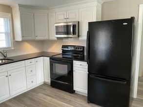 61 S Main St, Unit 2nd Floor in Middletown, CT - Building Photo - Building Photo