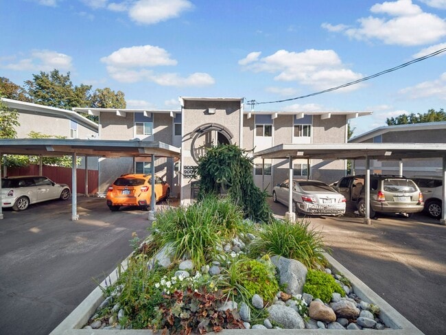 8909 E Liberty Ave in Millwood, WA - Building Photo - Building Photo