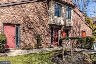 703 Mountainview Dr in Chesterbrook, PA - Building Photo