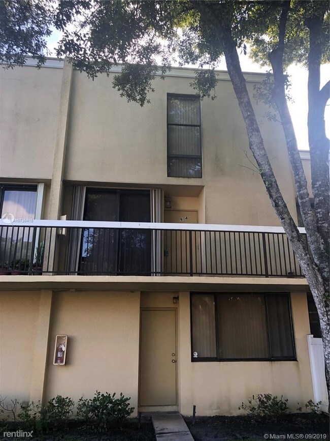 2810 SW 87th Ave in Davie, FL - Building Photo - Building Photo