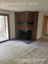 945 Woodridge Ct-Unit -Unit 3B in Lake Geneva, WI - Building Photo - Building Photo