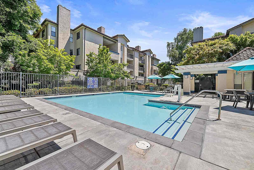 Verandas in Union City, CA - Building Photo