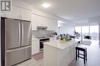 1035 Southdown Rd in Mississauga, ON - Building Photo - Building Photo