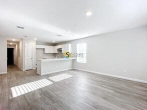 6427 Breezy Oaks Wy in Jacksonville, FL - Building Photo - Building Photo
