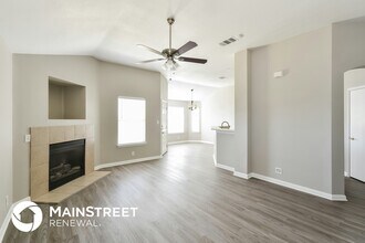 8514 Whitebrush in Converse, TX - Foto de edificio - Building Photo