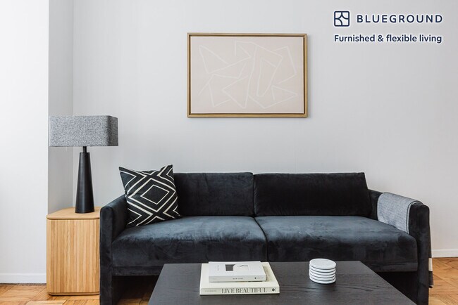 230 W 55th St in New York, NY - Building Photo - Building Photo