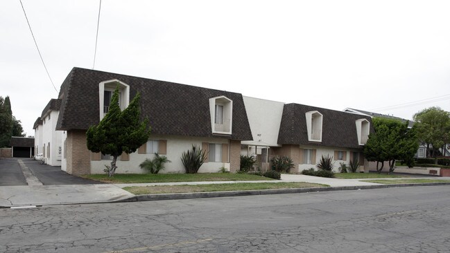 French Quarter Apartments in Anaheim, CA - Foto de edificio - Building Photo