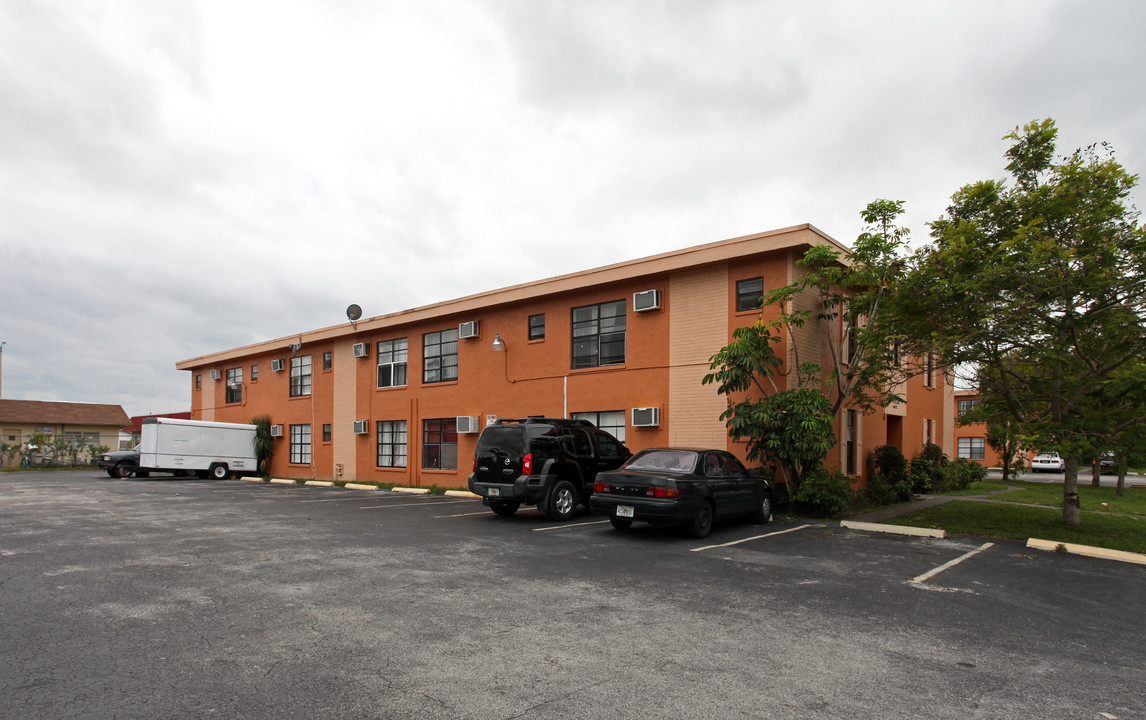 Bel Kay North Apartments in North Lauderdale, FL - Building Photo