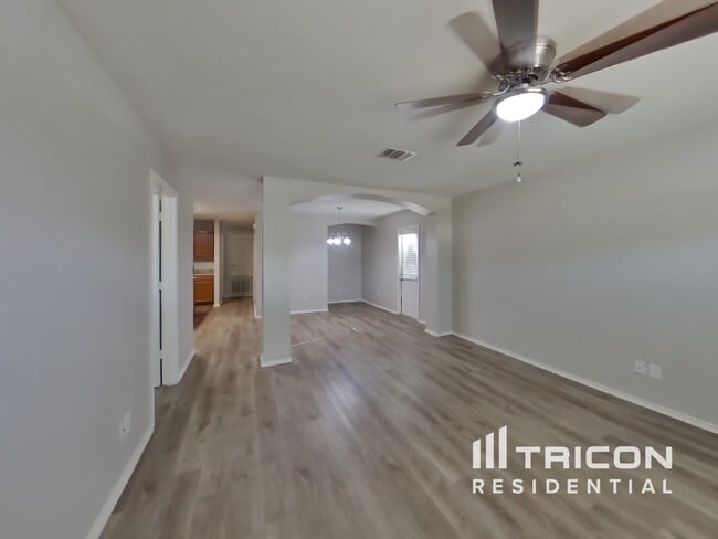 10607 Shaencrest in San Antonio, TX - Building Photo - Building Photo