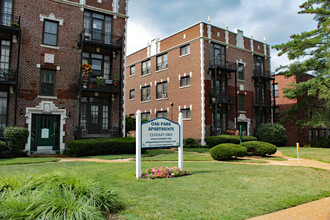 Oak Park Apartments in St. Louis, MO - Foto de edificio - Building Photo