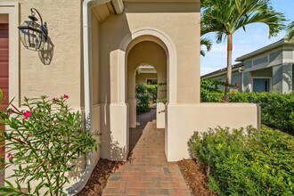 601 SE Fascino Cir in Port St. Lucie, FL - Building Photo - Building Photo