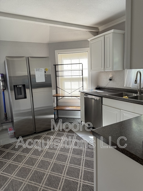 property at 1602 N Lockhart St