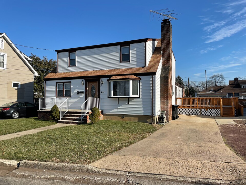 215 Karsey St in Highland Park, NJ - Building Photo