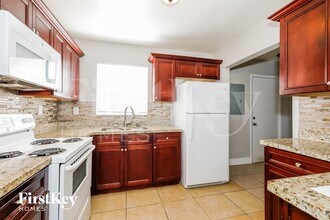 1345 NW 188th St in Miami, FL - Building Photo - Building Photo