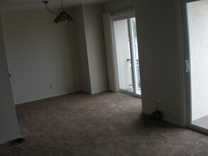 141 Darby Pl, Unit 1 in San Bruno, CA - Foto de edificio - Building Photo