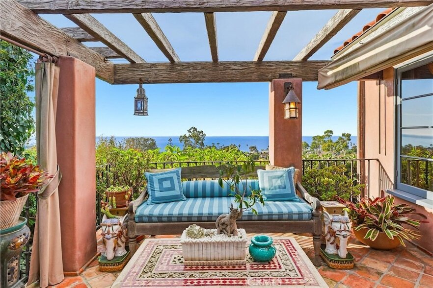 260 High Dr in Laguna Beach, CA - Building Photo