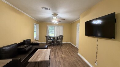 101 Azalea Ave in Orange, TX - Building Photo - Building Photo