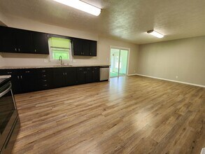 1528 S Catalina Ave in Springfield, MO - Building Photo - Building Photo