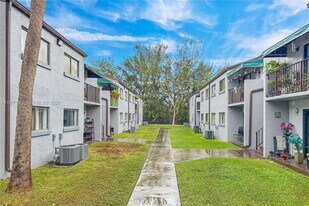 7411 SW 152nd Ave in Miami, FL - Building Photo