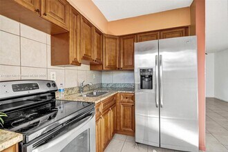 771 NW 42nd St in Fort Lauderdale, FL - Foto de edificio - Building Photo