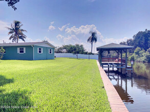 449 Sparrow Dr in Satellite Beach, FL - Foto de edificio - Building Photo