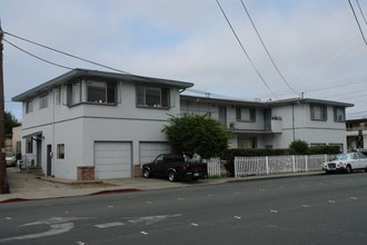 855 N Delaware St in San Mateo, CA - Foto de edificio - Building Photo