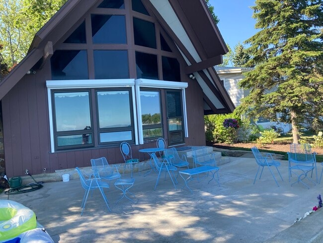 property at 5304 Lakeside Blvd