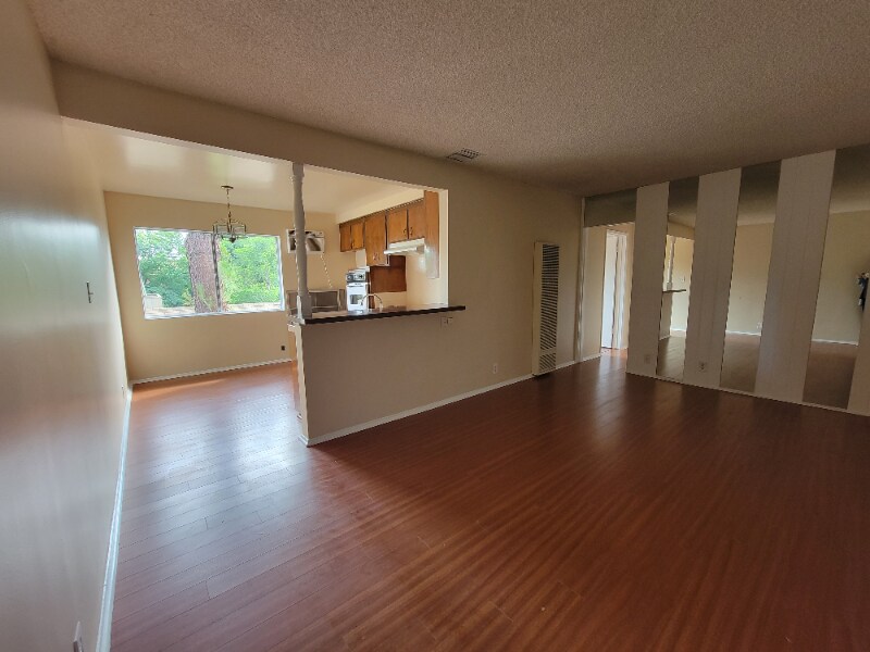 13530 Leadwell St in Los Angeles, CA - Building Photo