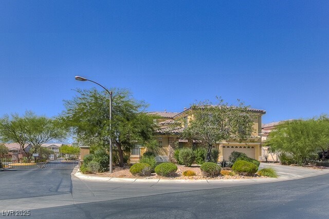 10057 Portula Valley St in Las Vegas, NV - Foto de edificio - Building Photo