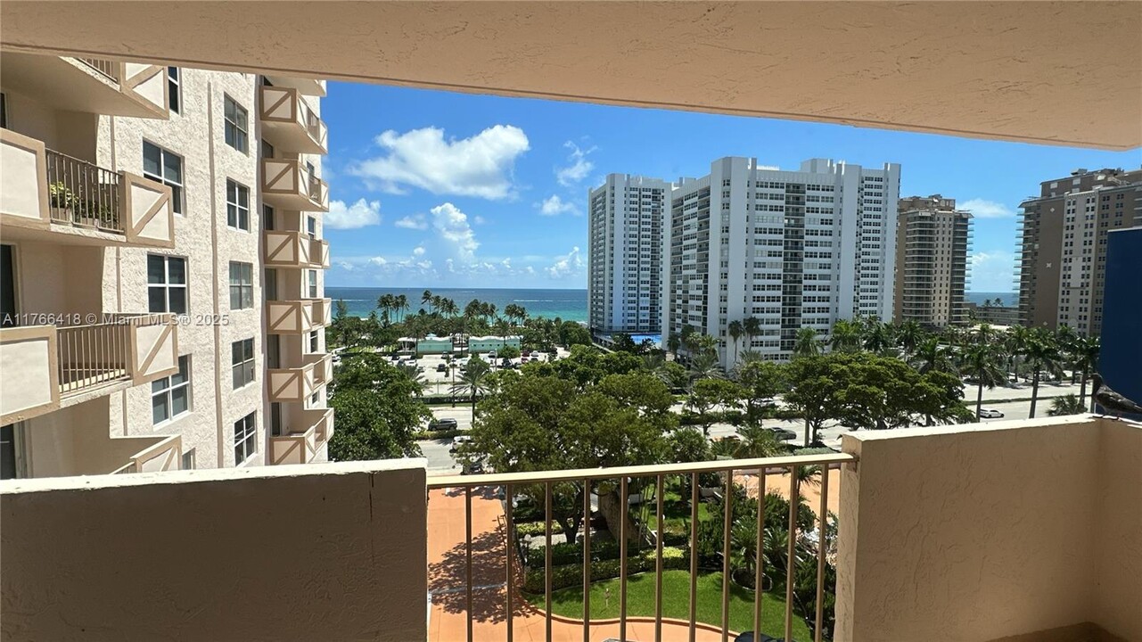 1865 S Ocean Dr, Unit 8N in Hallandale Beach, FL - Foto de edificio