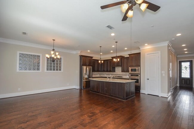 property at 1110 Oakwood Pass Ct