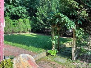 95 E Broadway in Roslyn, NY - Building Photo - Building Photo