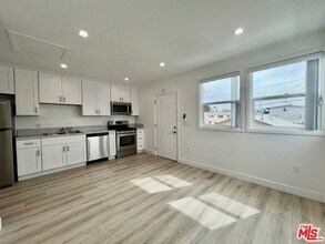 1321 1/2 Normandie Ave in Los Angeles, CA - Building Photo - Building Photo