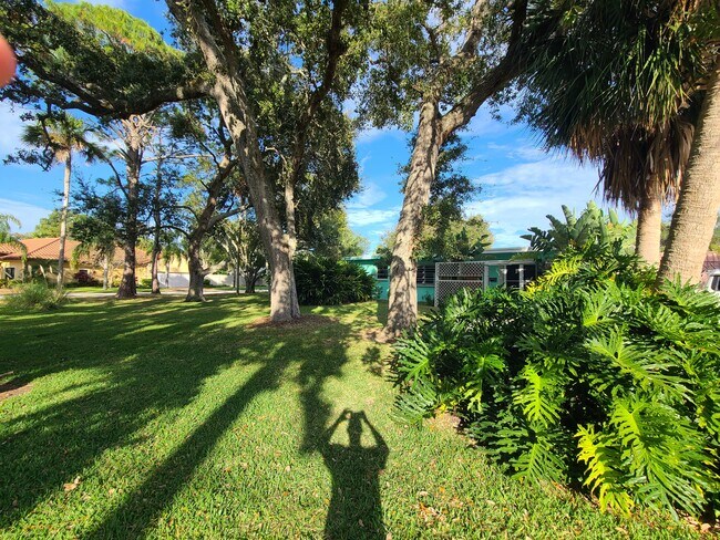 1703 John Anderson Dr in Ormond Beach, FL - Building Photo - Building Photo