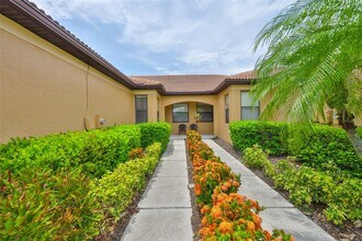 5706 Eden Falls Pl in Apollo Beach, FL - Foto de edificio - Building Photo