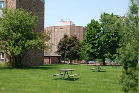 McNamara Towers II in Livonia, MI - Foto de edificio - Building Photo