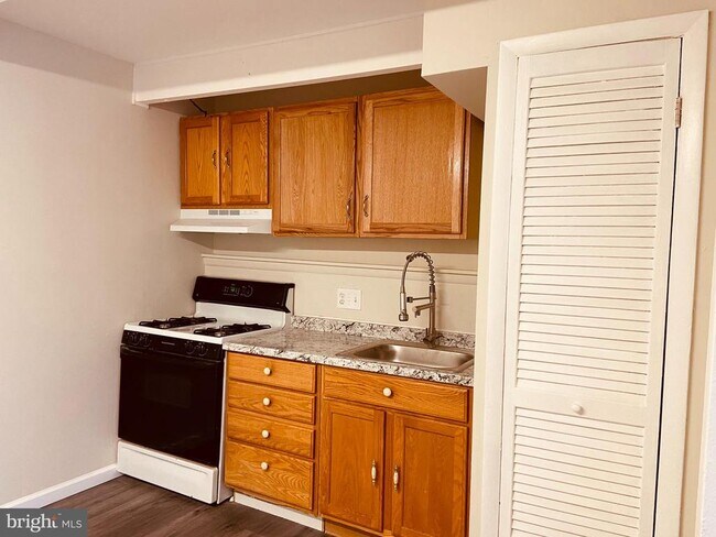 7405 18th Ave, Unit 108 in Hyattsville, MD - Building Photo - Building Photo