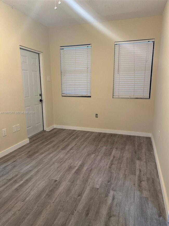 1101 NW 32nd Pl in Miami, FL - Building Photo - Building Photo