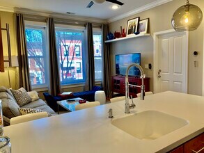 1453 W Taylor St, Unit 3 in Chicago, IL - Building Photo - Building Photo