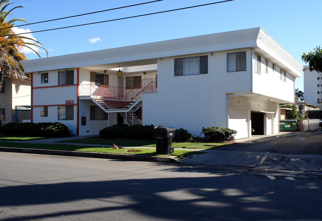 1022 Larch St in Inglewood, CA - Building Photo