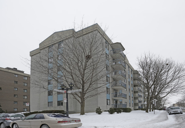 10542 Du Bois-De-Boulogne Av in Montréal, QC - Building Photo - Primary Photo