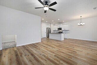 301 W Radiant Rdg Dr in Meridian, ID - Building Photo - Building Photo