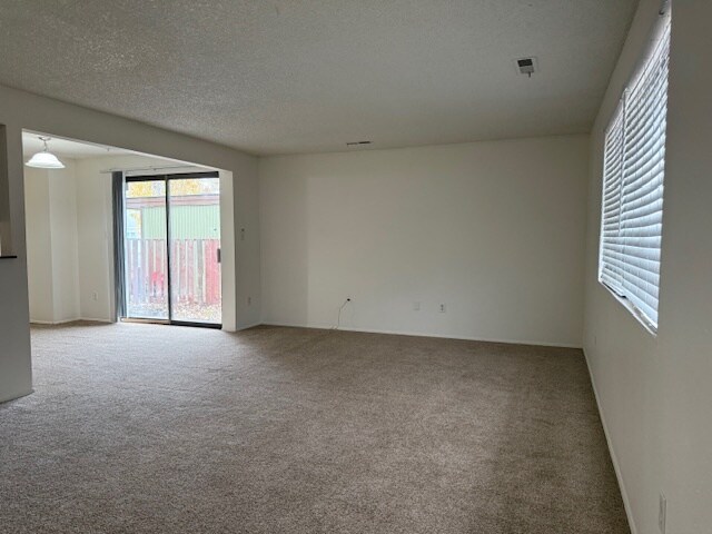 1215 W Ivy Ave, Unit 301 in Moses Lake, WA - Building Photo